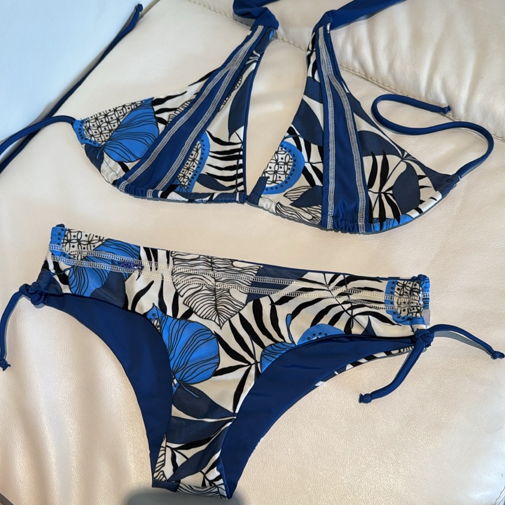 Women size large Reversible bikini top and bottom set special stitching